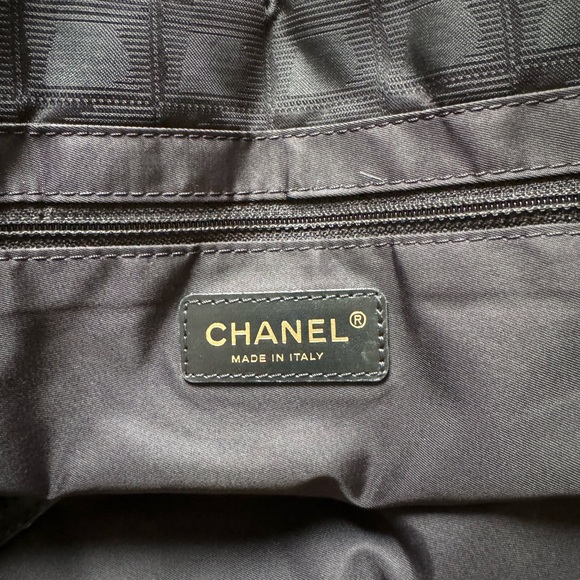 Authentic Chanel Vintage Travel Tote - Picture 7 of 8